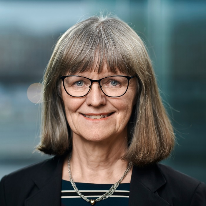 Nina Smith.